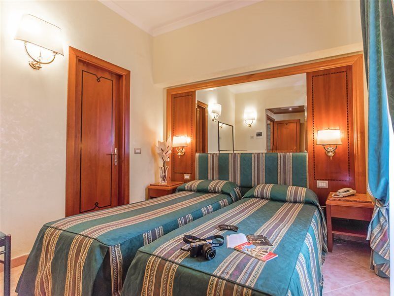 Raeli Hotel Lux Rom Exteriör bild