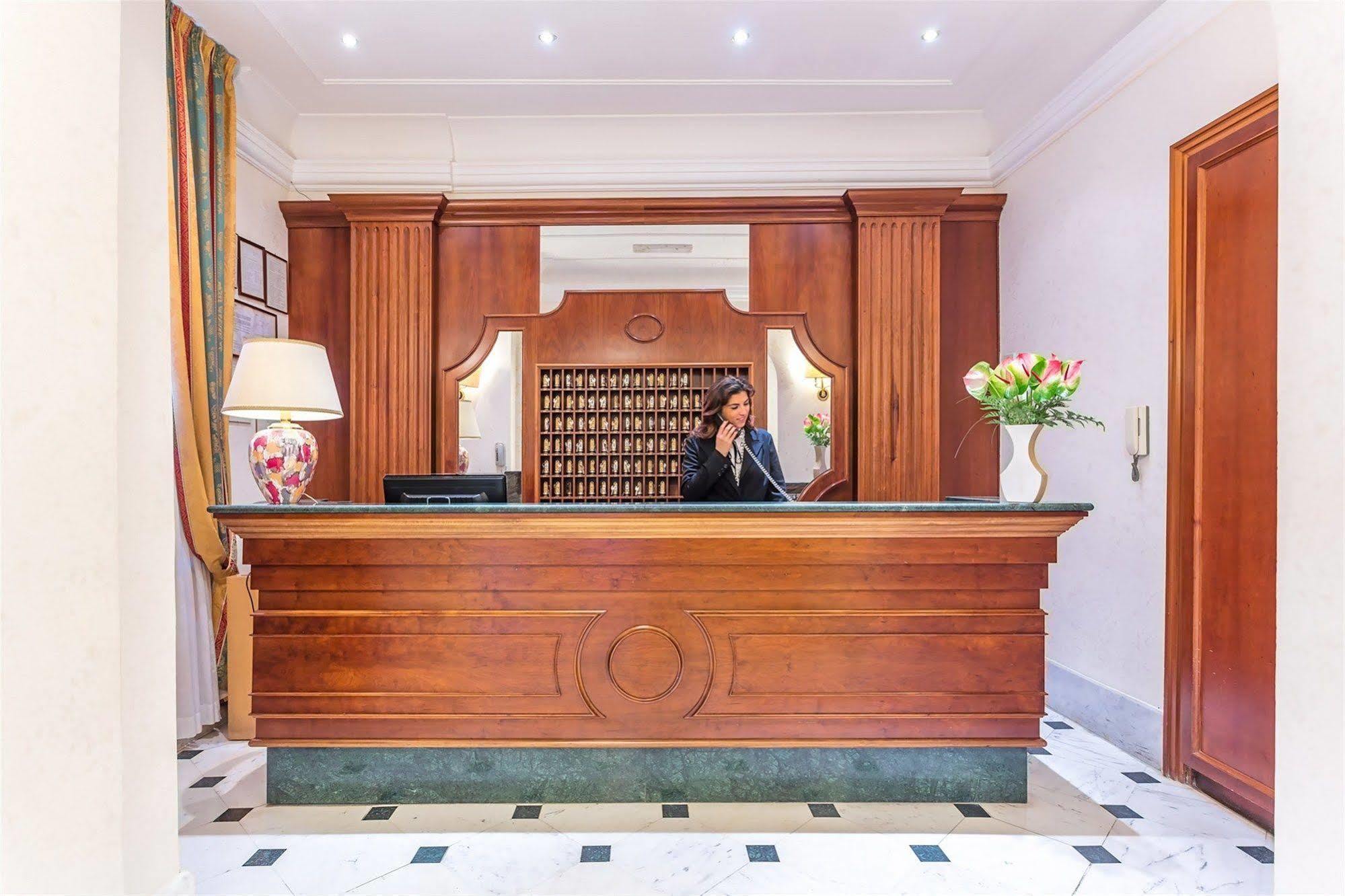 Raeli Hotel Lux Rom Exteriör bild